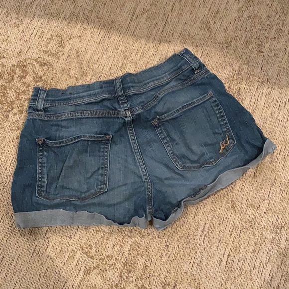 Express Women’s Blue Jean Shorts - Picture 4 of 4